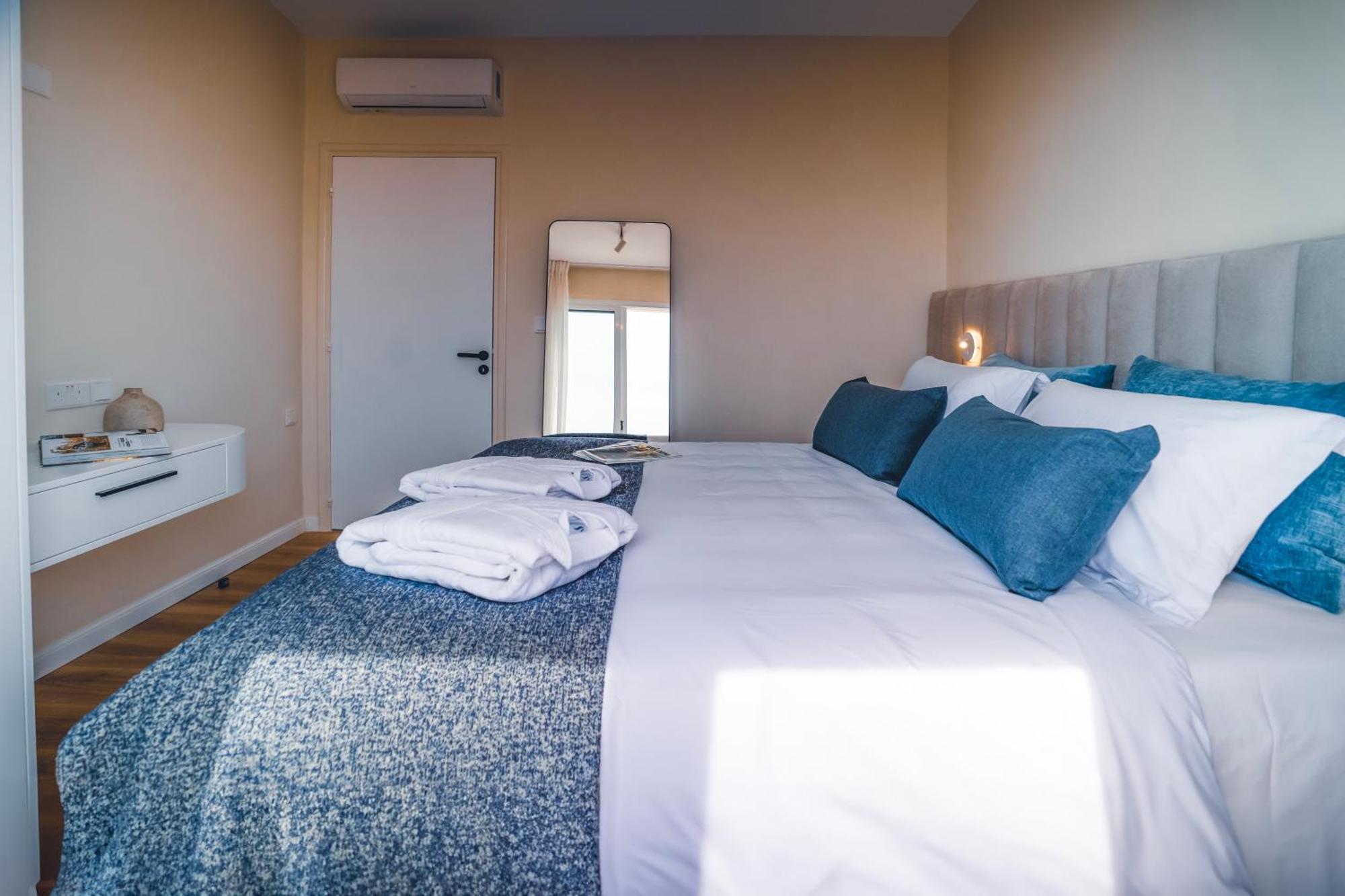 Hotel Wellclub - Wellness Family Experience - Seaview Paphos Exterior foto