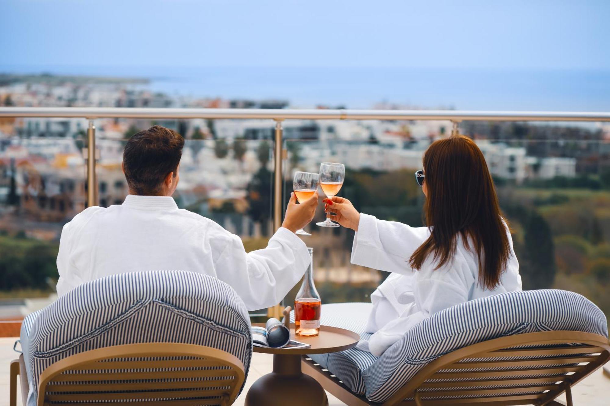 Hotel Wellclub - Wellness Family Experience - Seaview Paphos Exterior foto