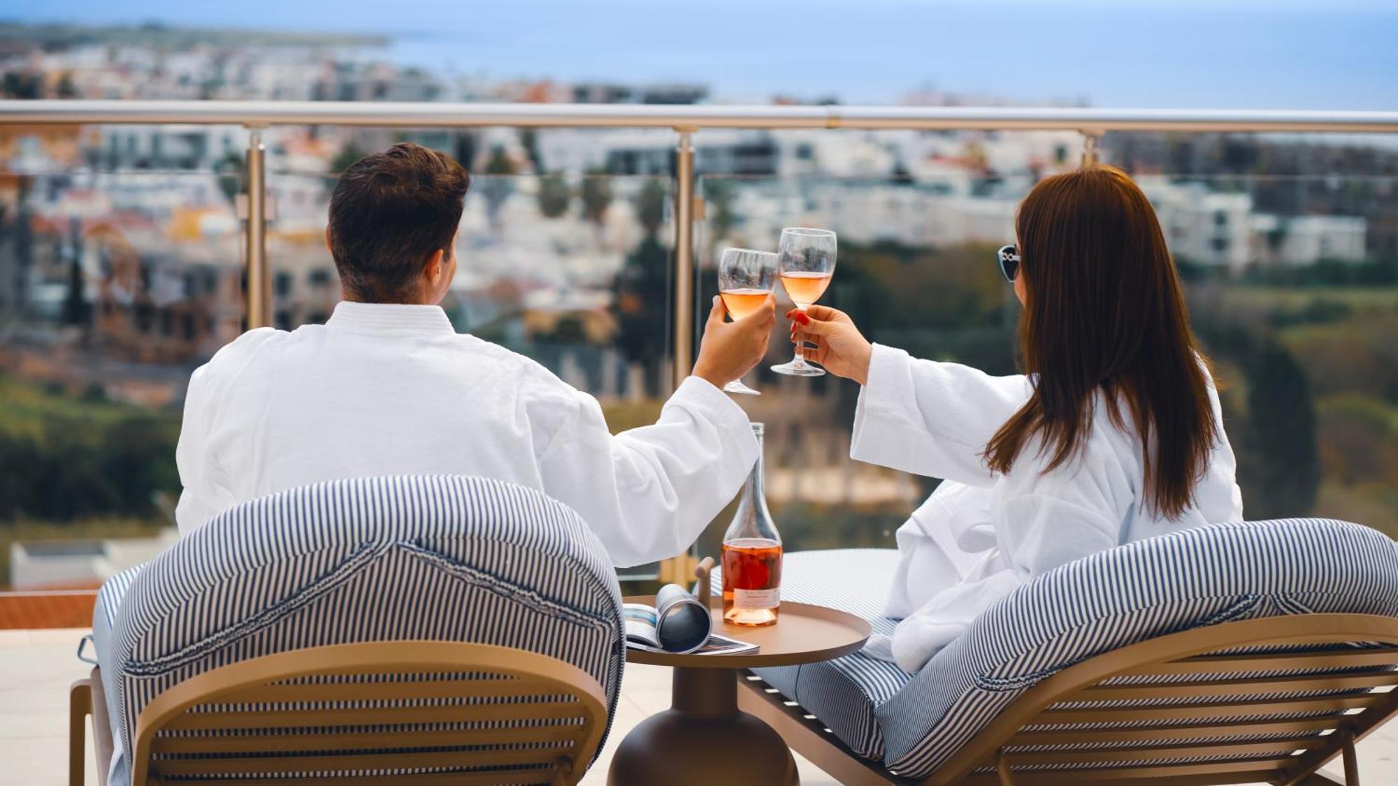 Hotel Wellclub - Wellness Family Experience - Seaview Paphos Exterior foto